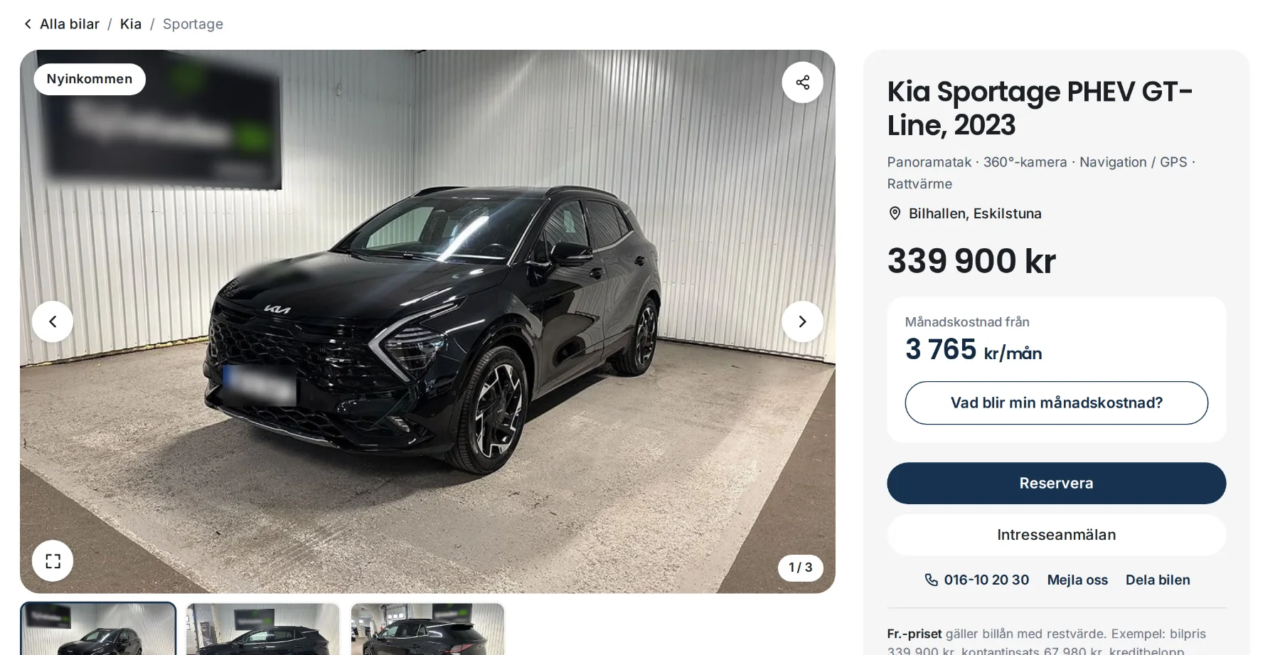 En bil på bilsidan: bilderna, priset, månadskostnaden och knappen Reservera.